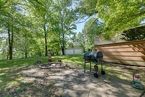 Porch & Fire Pit: Family-friendly Afton Cabin!