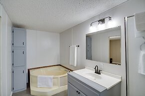 Fire Pit + Deck: Peaceful Silver Creek Retreat