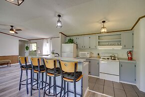 Fire Pit + Deck: Peaceful Silver Creek Retreat