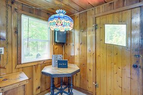 Charming Michigan Cottage w/ Sunroom & Lake Access