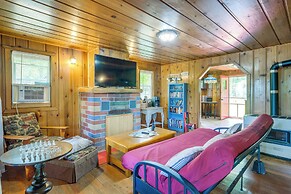 Charming Michigan Cottage w/ Sunroom & Lake Access