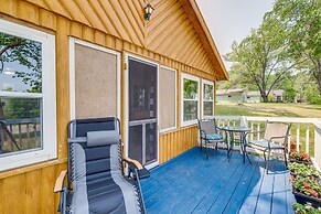 Charming Michigan Cottage w/ Sunroom & Lake Access
