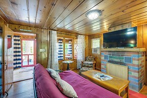 Charming Michigan Cottage w/ Sunroom & Lake Access