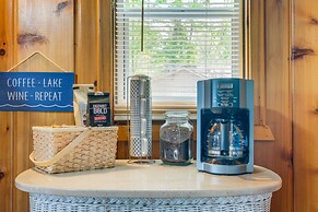 Charming Michigan Cottage w/ Sunroom & Lake Access