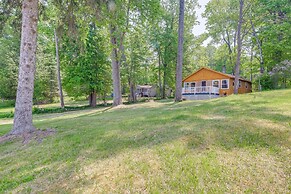 Charming Michigan Cottage w/ Sunroom & Lake Access