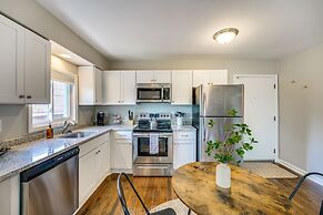 Top-floor Wyandotte Apt Near Detroit Riverfront!