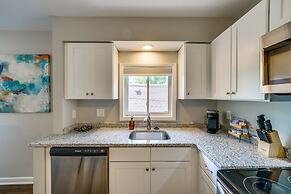 Top-floor Wyandotte Apt Near Detroit Riverfront!