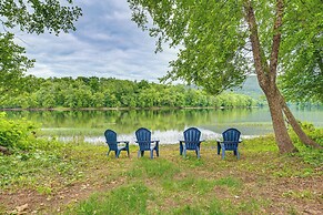 Historic Home on Farm, 15 Mi to Williamsport!