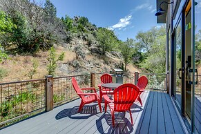 New Castle Getaway w/ Grill & Mountain Views!
