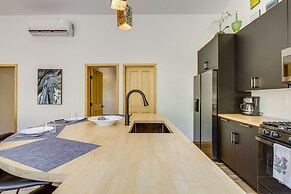 New Castle Getaway w/ Grill & Mountain Views!