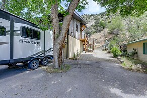 New Castle Getaway w/ Grill & Mountain Views!