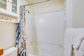 Kaunakakai Condo w/ Private Lanai & Ocean Views!