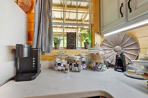 Pet-friendly Haleyville Cabin Rental w/ Kayaks!