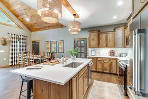 Gorgeous Drasco Home Near Greers Ferry Lake!
