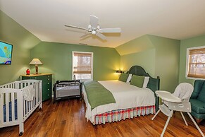 Near Highlands: 36-acre Scaly Mountain Lodge