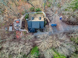 Near Highlands: 36-acre Scaly Mountain Lodge