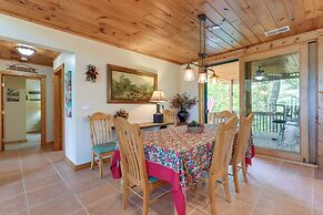 Almond Vacation Rental w/ Mountain Views!