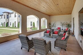 Resort Apartment in Loretto w/ Private Patio!