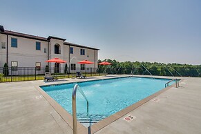 Resort Apartment in Loretto w/ Private Patio!