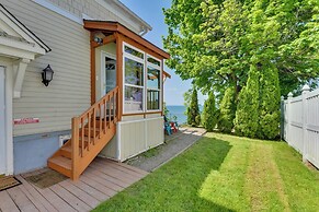 Turtle Cove Bay Beach House ~ 13 Mi to Buffalo!