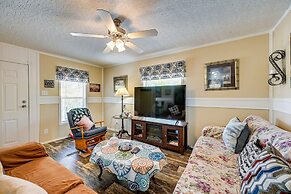 Peaceful Danbury Getaway - 3 Mi to Hanging Rock!