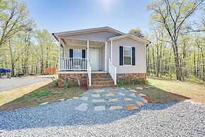 Peaceful Danbury Getaway - 3 Mi to Hanging Rock!