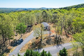 Peaceful Danbury Getaway - 3 Mi to Hanging Rock!