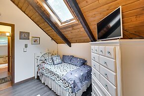 Tolland Cabin w/ Private Hot Tub & Grill!