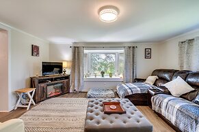 Walworth Home w/ Hot Tub - Near Golf Courses!