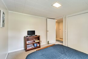 Walworth Home w/ Hot Tub - Near Golf Courses!