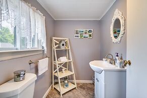 Walworth Home w/ Hot Tub - Near Golf Courses!