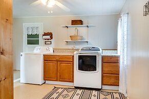 Walworth Home w/ Hot Tub - Near Golf Courses!