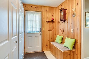 Walworth Home w/ Hot Tub - Near Golf Courses!