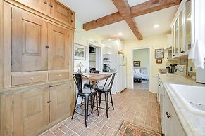 Wolcottville Farmhouse: 18 Mi to Shipshewana