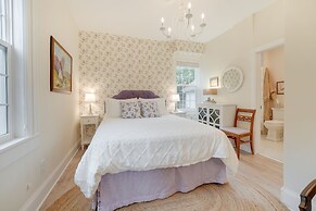 Wolcottville Farmhouse: 18 Mi to Shipshewana