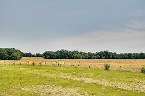 Pet-friendly Vienna Cabin w/ Screened-in Porch!