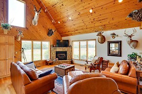 Pet-friendly Vienna Cabin w/ Screened-in Porch!