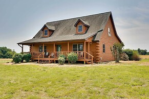 Pet-friendly Vienna Cabin w/ Screened-in Porch!