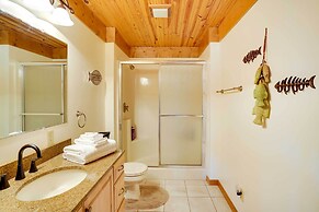 Pet-friendly Vienna Cabin w/ Screened-in Porch!