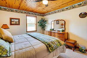 Pet-friendly Vienna Cabin w/ Screened-in Porch!