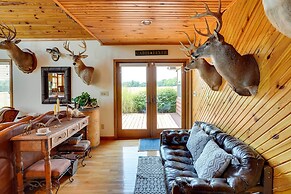 Pet-friendly Vienna Cabin w/ Screened-in Porch!