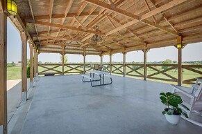 Sunset View Home: 1 Mi to Smithville Lake!