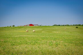 Sunset View Home: 1 Mi to Smithville Lake!
