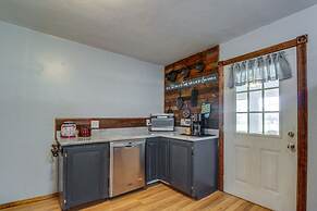 Charming Kaw Lake Country Home w/ Game Room!