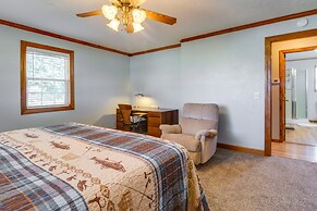 Charming Kaw Lake Country Home w/ Game Room!