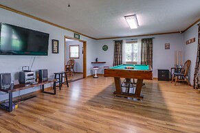 Charming Kaw Lake Country Home w/ Game Room!