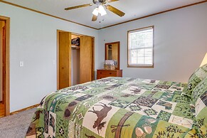 Charming Kaw Lake Country Home w/ Game Room!