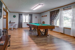 Charming Kaw Lake Country Home w/ Game Room!