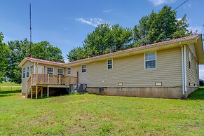 Charming Kaw Lake Country Home w/ Game Room!