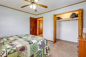 Charming Kaw Lake Country Home w/ Game Room!